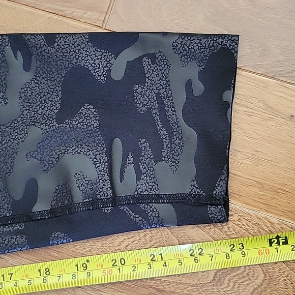 Ar-33 Mid Rise Legging in Black Camo Pattern XL - Picture 7 of 8